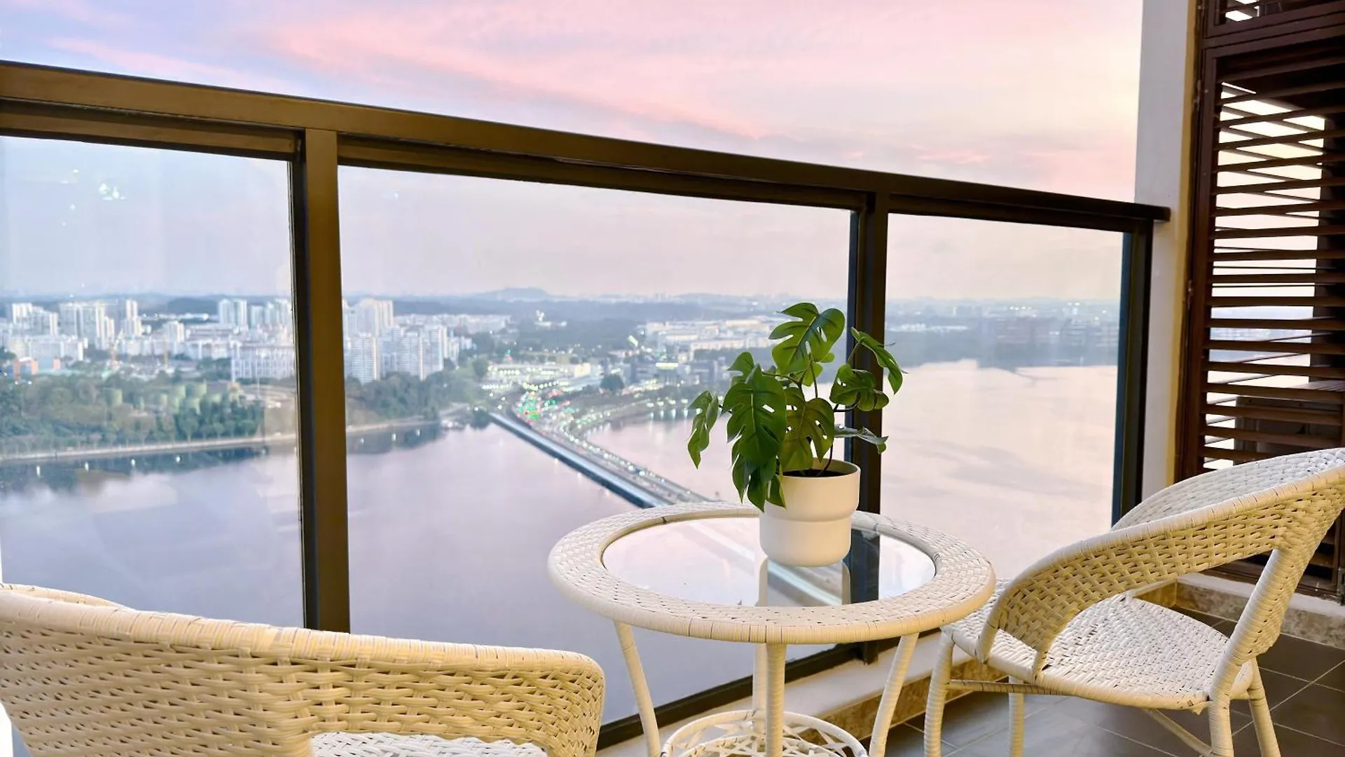 R&F Mall Princess Cove 10-12Pax Sea View-Smart Tv 70Inch Johor Bahru Apartment